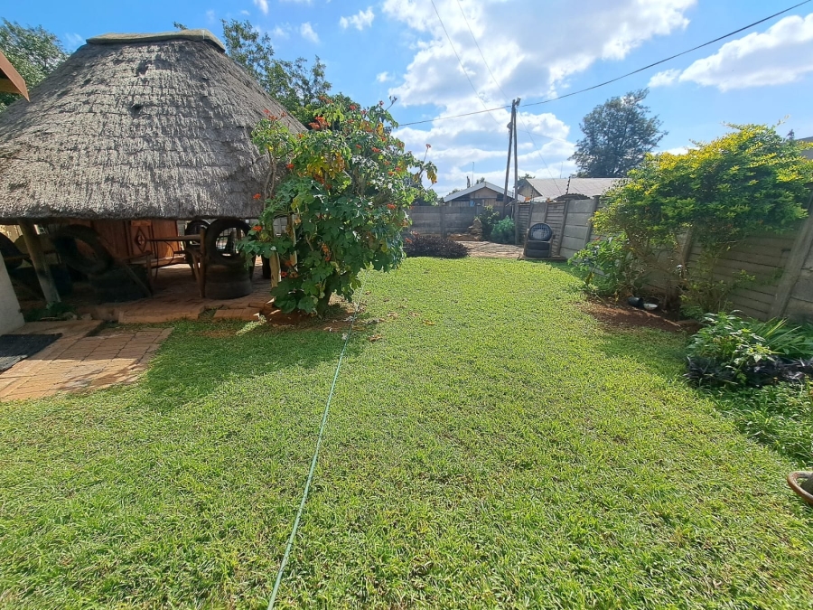 5 Bedroom Property for Sale in Oos Einde North West